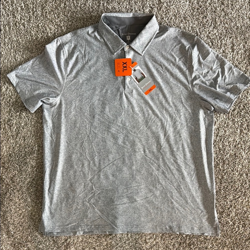 Light Gray Polo Shirt with Classic Collar and Short Sleeves